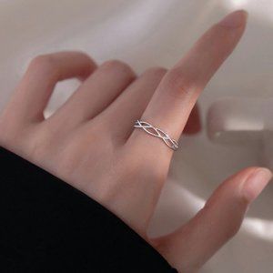Women design self-disciplined tail ring with vegan ring